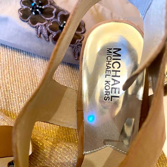 🌸HP2X🎉SO CUTE🌸🌟Michael KORS 👡 the Carla Leather High Heeled Platform Heels - Picture 4 of 16